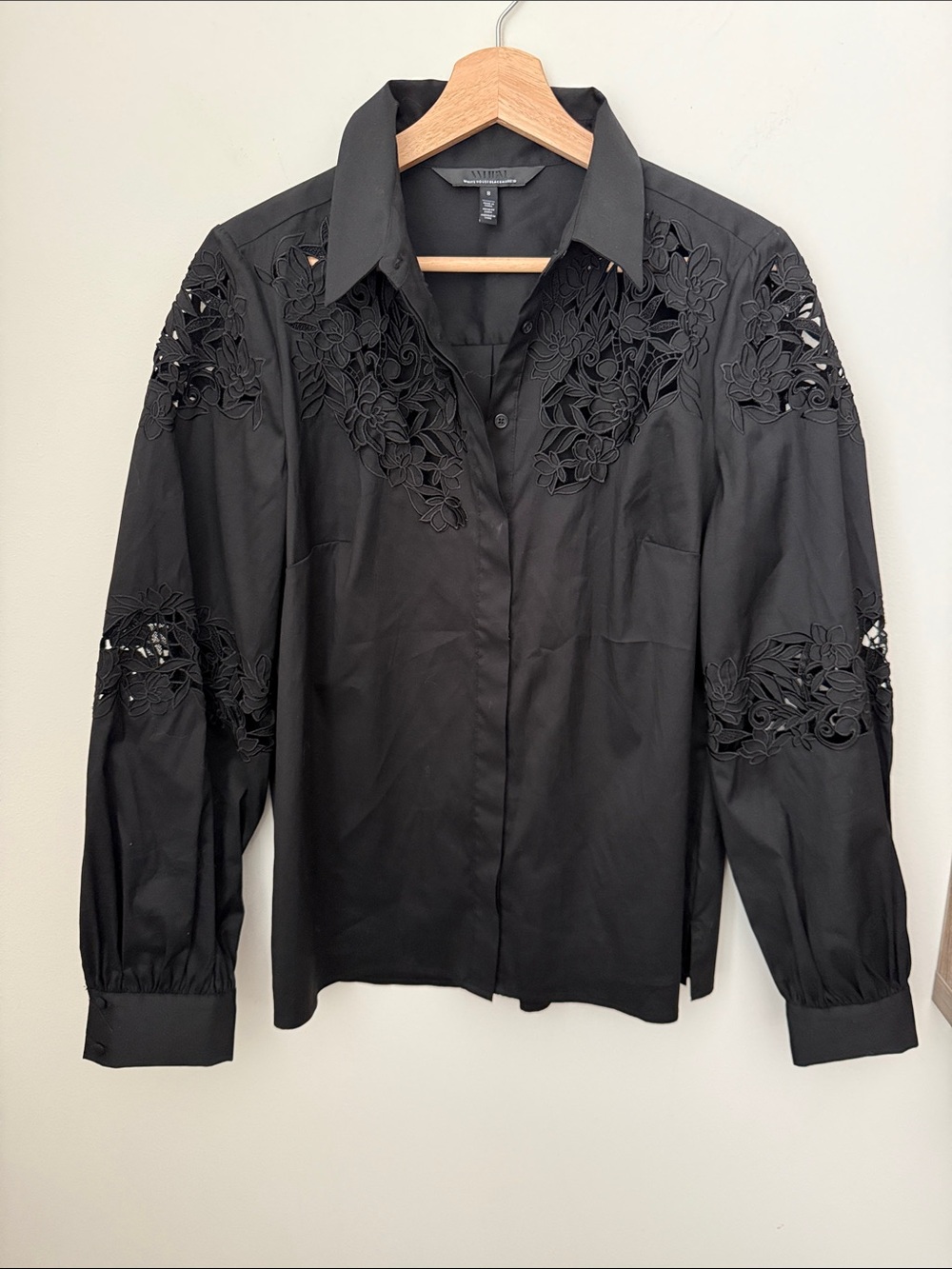 White House Black Market Black Embroidered Floral Cutout Button-Down Shirt Size